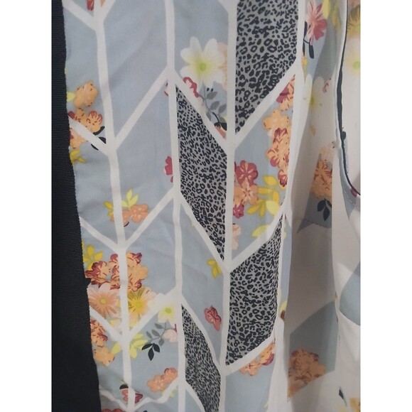 Cabi Large Spring Grosgrain Ribbon Floral Geo Print Blouse Romantic Cottage - Picture 4 of 5